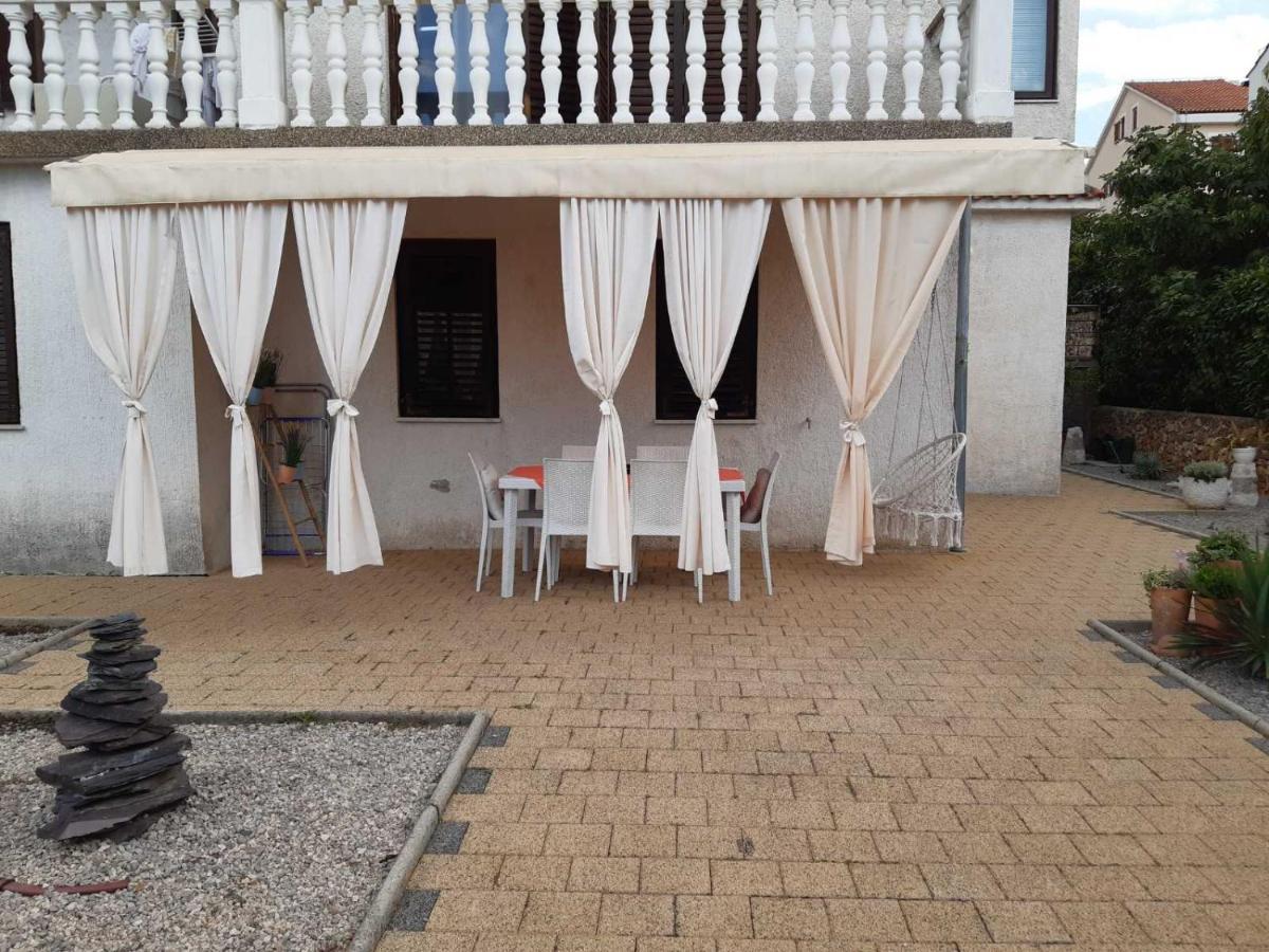 Apartment Margareta By El-Pi Tours Njivice Eksteriør bilde