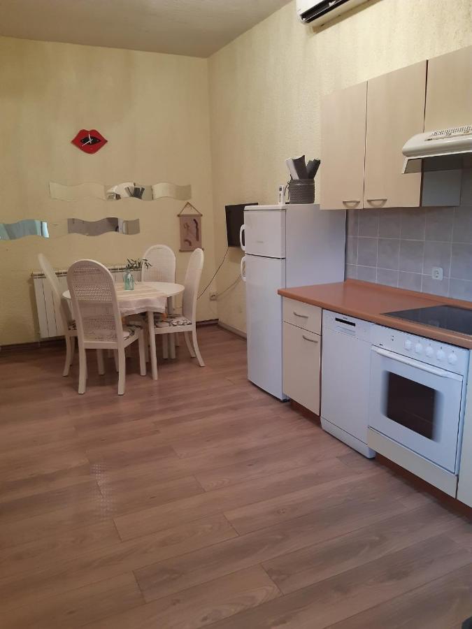 Apartment Margareta By El-Pi Tours Njivice Eksteriør bilde