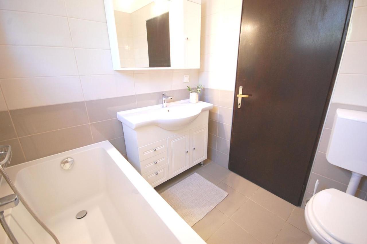 Apartment Margareta By El-Pi Tours Njivice Eksteriør bilde