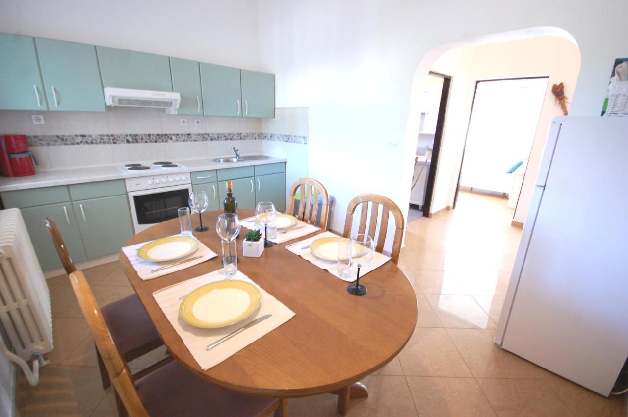 Apartment Margareta By El-Pi Tours Njivice Eksteriør bilde