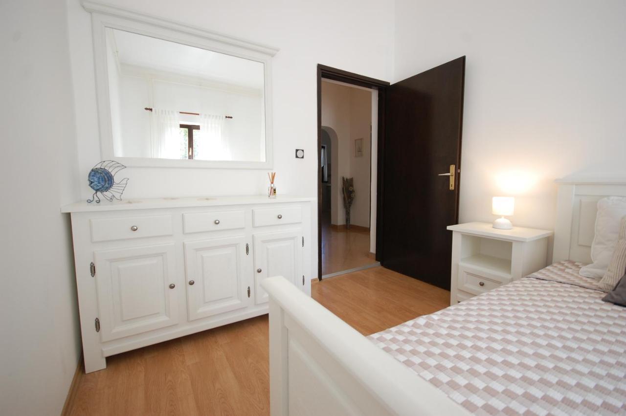 Apartment Margareta By El-Pi Tours Njivice Eksteriør bilde