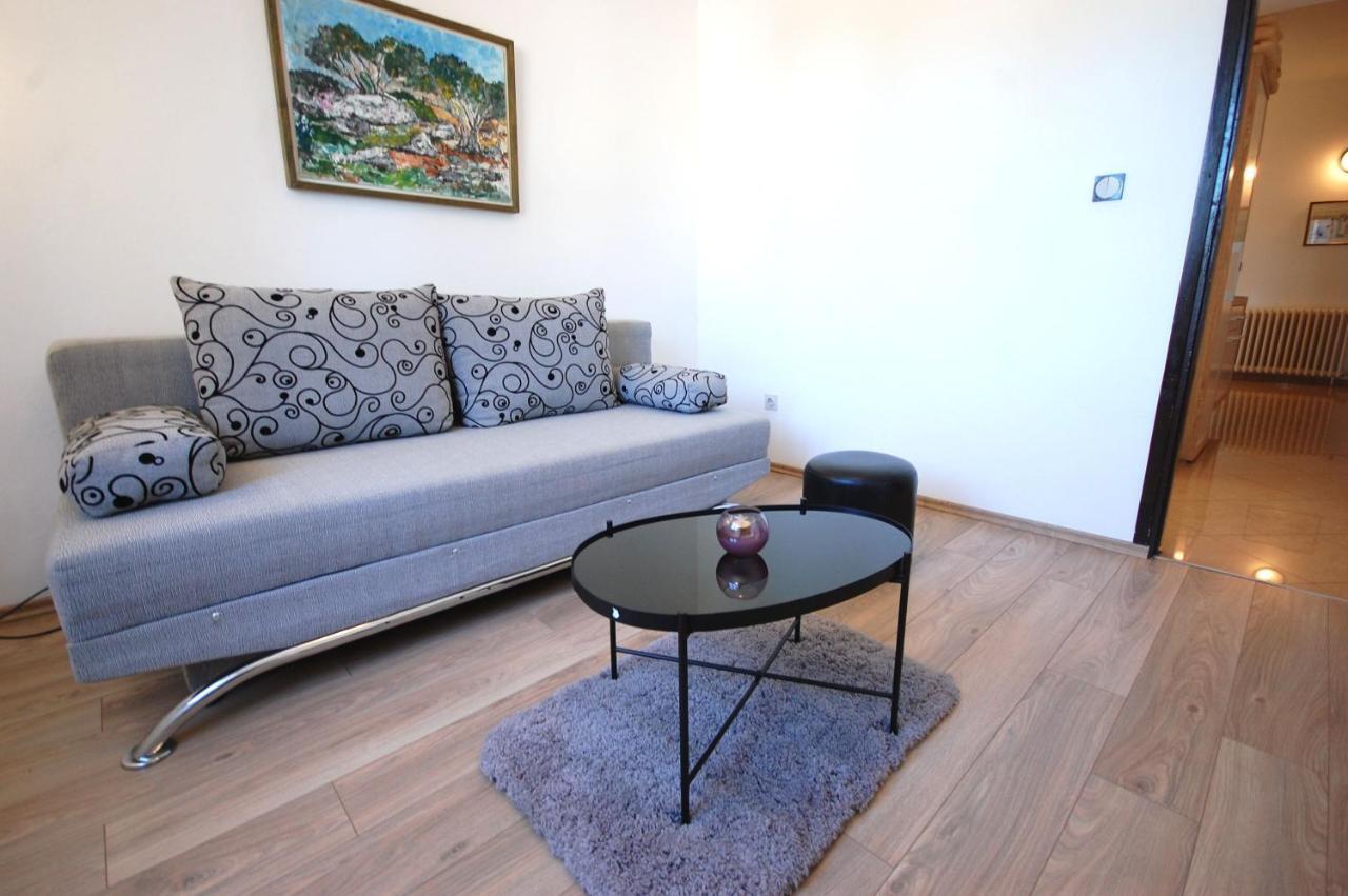 Apartment Margareta By El-Pi Tours Njivice Eksteriør bilde